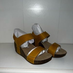BRAND NEW Abeo sandals